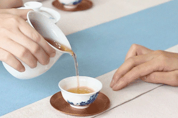 倒茶